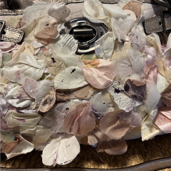 Rare Coach Ella Rose Petal Metallic Shoulder Bag with Dust Bag Pre-Owned - Picture 4 of 16